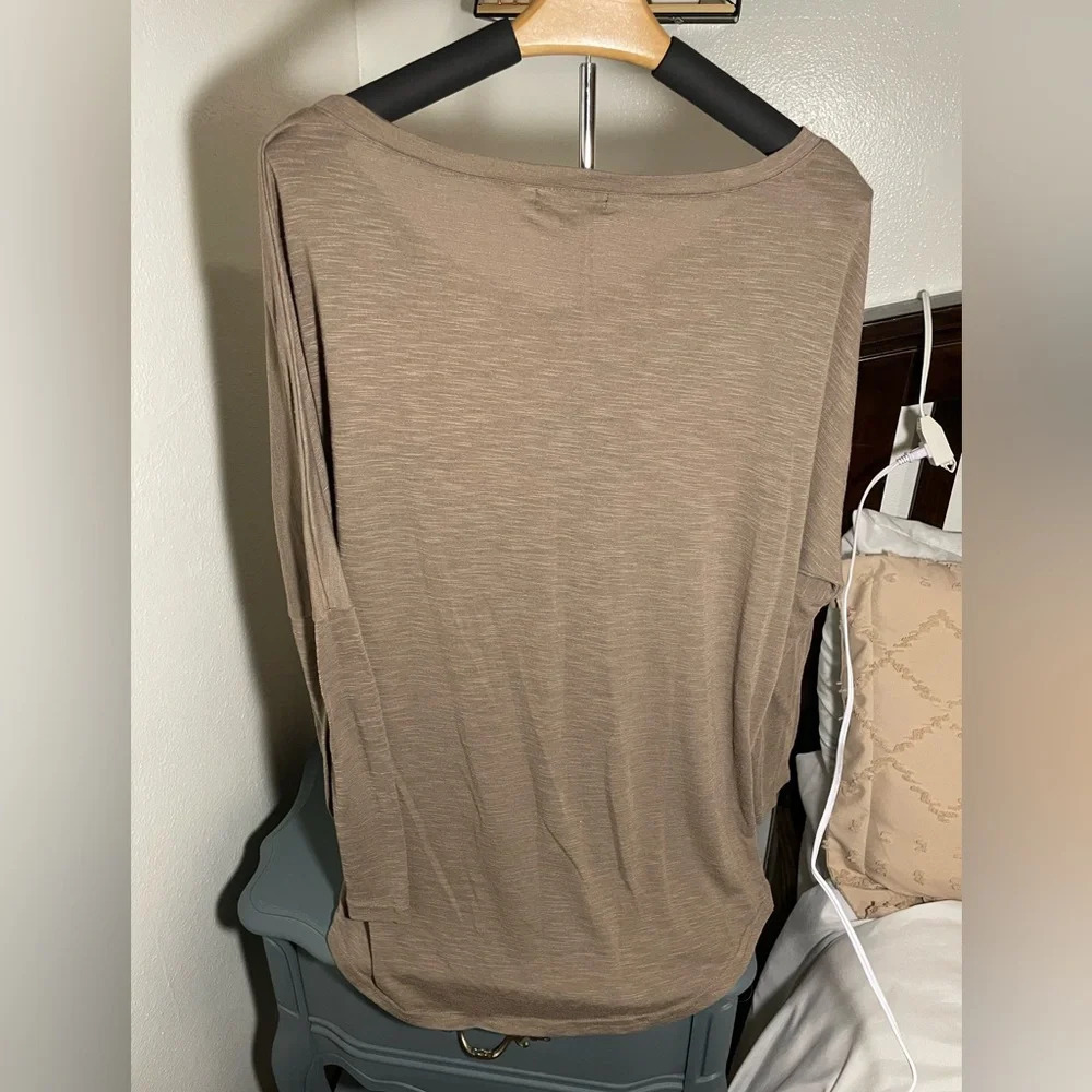 Cotton On Long Sleeve Large​​ - Picture 5 of 5